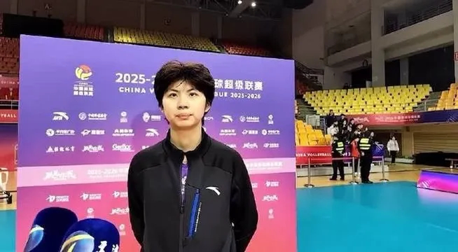 离谱！天津女排替补战河南：陈鹤心表现拉胯，刘鑫实力差还怪队友|路晶|球迷|球员|失误|机会_新浪体育_新浪新闻